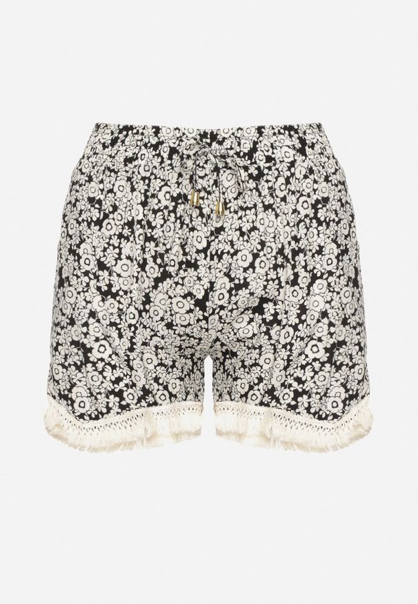 Born2be - Czarno-Beżowe Luźne Wiskozowe Szorty w Kwiaty z Gumką w Pasie Ozdobione Frędzlami Nalifea. Kolor: czarny. Materiał: wiskoza. Wzór: kwiaty, aplikacja. Styl: boho