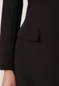 Born2be - Czarna Elegancka Sukienka VICES o Trapezowym Kroju z Imitacją Kieszeni Amaliete. Okazja: na spotkanie biznesowe. Kolor: czarny. Typ sukienki: trapezowe. Styl: elegancki #4