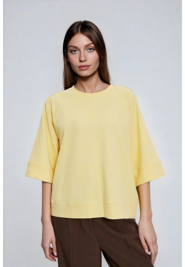 MOODO - Bluza z krótkimi i szerokimi rękawami żółta. Kolor: żółty. Materiał: poliester, bawełna, elastan. Długość: krótkie