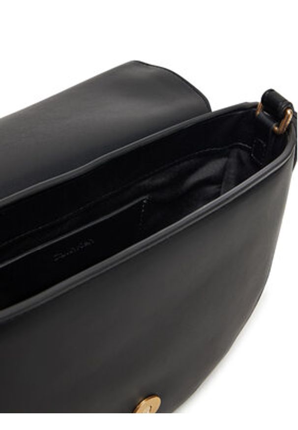 Calvin Klein Torebka Bold Ck Saddle Crossbody LV04F3221G Czarny. Kolor: czarny. Materiał: skórzane