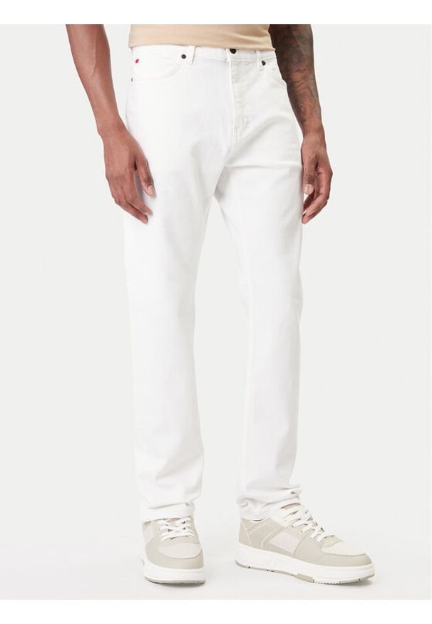 Hugo - HUGO Jeansy 50556632 Biały Regular Fit. Kolor: biały