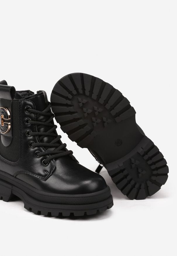 Renee - Czarne Botki Workery Clibee z Ozdobną Aplikacją przy Cholewce Leanilith. Okazja: na uczelnię. Kolor: czarny. Materiał: jeans. Szerokość cholewki: normalna. Wzór: aplikacja. Sezon: jesień, zima. Styl: elegancki, klasyczny