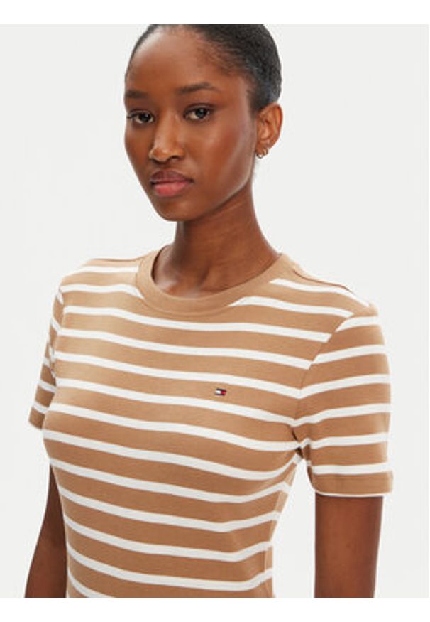 TOMMY HILFIGER - Tommy Hilfiger Sukienka codzienna New Cody WW0WW42721 Beżowy Slim Fit. Okazja: na co dzień. Kolor: beżowy. Materiał: bawełna. Typ sukienki: proste. Styl: casual