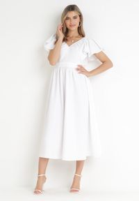 Born2be - Biała Sukienka Midi z Falbanami przy Ramionach Happisa. Typ kołnierza: kołnierz z falbankami. Kolor: biały. Styl: elegancki. Długość: midi #5