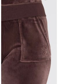 Juicy Couture - JUICY COUTURE Brązowe spodnie dresowe z weluru. Kolor: brązowy. Materiał: welur, dresówka #3