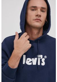Levi's® - Levi's Bluza bawełniana męska kolor granatowy z kapturem z nadrukiem. Okazja: na spotkanie biznesowe. Typ kołnierza: kaptur. Kolor: niebieski. Materiał: bawełna. Wzór: nadruk. Styl: biznesowy