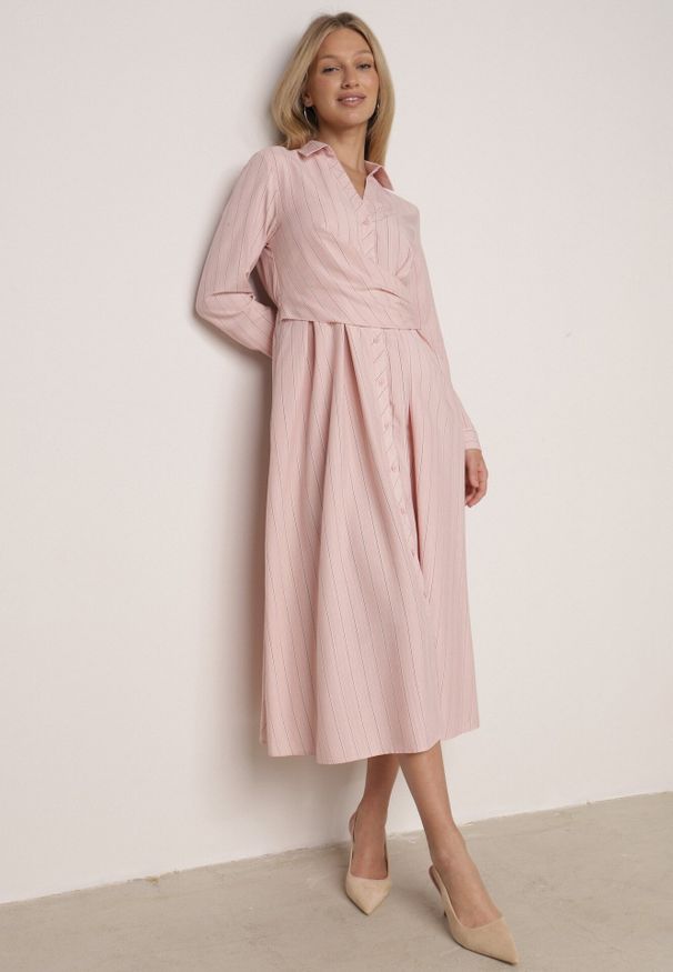 Born2be - Różowa Koszulowa Sukienka z Wiskozy z Ozdobnym Marszczeniem w Talii Batena. Okazja: na co dzień, na spotkanie biznesowe, do pracy. Kolor: różowy. Materiał: wiskoza. Typ sukienki: koszulowe. Styl: casual, biznesowy, elegancki, klasyczny