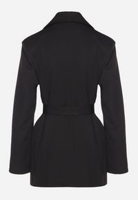 Renee - Czarna Marynarka Oversize z Usztywnioną Linią Ramion i Paskiem Diolisa. Okazja: na co dzień, na spotkanie biznesowe. Kolor: czarny. Materiał: jeans. Styl: elegancki, biznesowy, casual #3