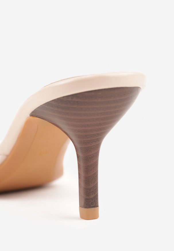 Born2be - Beżowe Klapki z Transparentną Cholewką na Niskiej Szpilce Yalindra. Okazja: na co dzień. Kolor: beżowy. Materiał: jeans. Sezon: lato. Styl: elegancki, casual