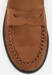 Renee - Brązowe Mokasyny VICES z Wkładką ze Skóry Naturalnej i Przeszyciami Astanie. Kolor: brązowy. Materiał: skóra. Sezon: wiosna. Styl: elegancki #3