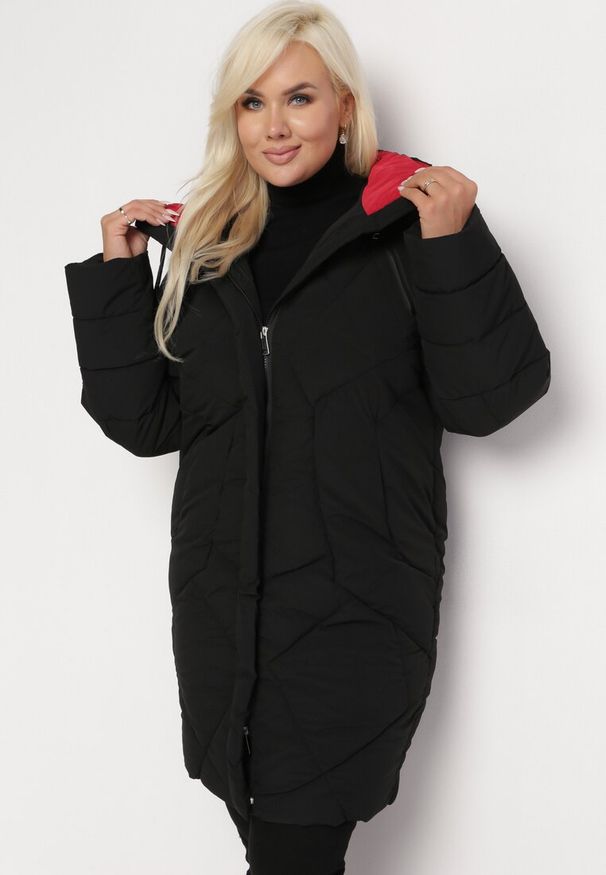 Born2be - Czarna Kurtka z Pikowaniem i Kapturem oraz Kieszeniami przy Ramionach Foxile. Kolor: czarny