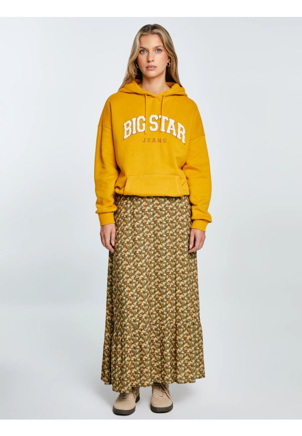 Big-Star - Bluza damska z kapturem z logo BIG STAR żółta Rubialsa 203. Okazja: na uczelnię, na spacer. Typ kołnierza: kaptur. Kolor: złoty. Materiał: dzianina, jeans. Wzór: aplikacja. Styl: klasyczny, elegancki