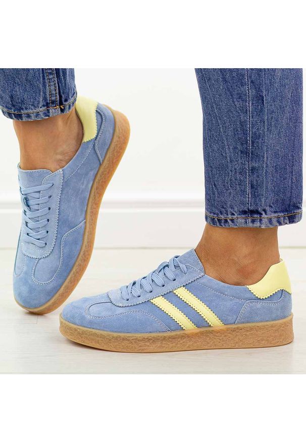 Niebieskie skórzane półbuty damskie S.Barski 7089. Okazja: na spacer, na co dzień. Nosek buta: okrągły. Zapięcie: sznurówki. Kolor: niebieski. Materiał: zamsz, skóra. Szerokość cholewki: normalna. Sezon: wiosna, jesień, lato. Styl: casual, elegancki, sportowy, klasyczny