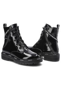Czarne Botki Artiker Damskie Stylowe Buty Jesienne. Okazja: na co dzień. Zapięcie: sznurówki. Kolor: czarny. Materiał: skóra, lakier. Wzór: napisy. Sezon: jesień. Styl: elegancki #5