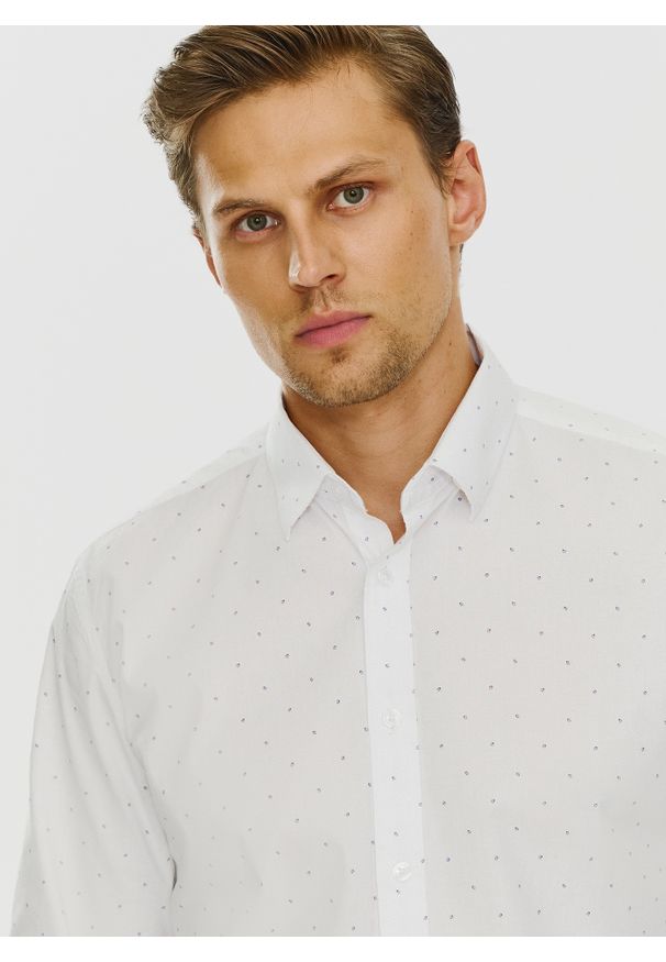 PAKO LORENTE – Biała męska koszula w mikrowzór P24SF-1X-019-B-S - Pako Lorente. Okazja: na co dzień. Kolor: biały. Materiał: elastan, jeans. Styl: casual