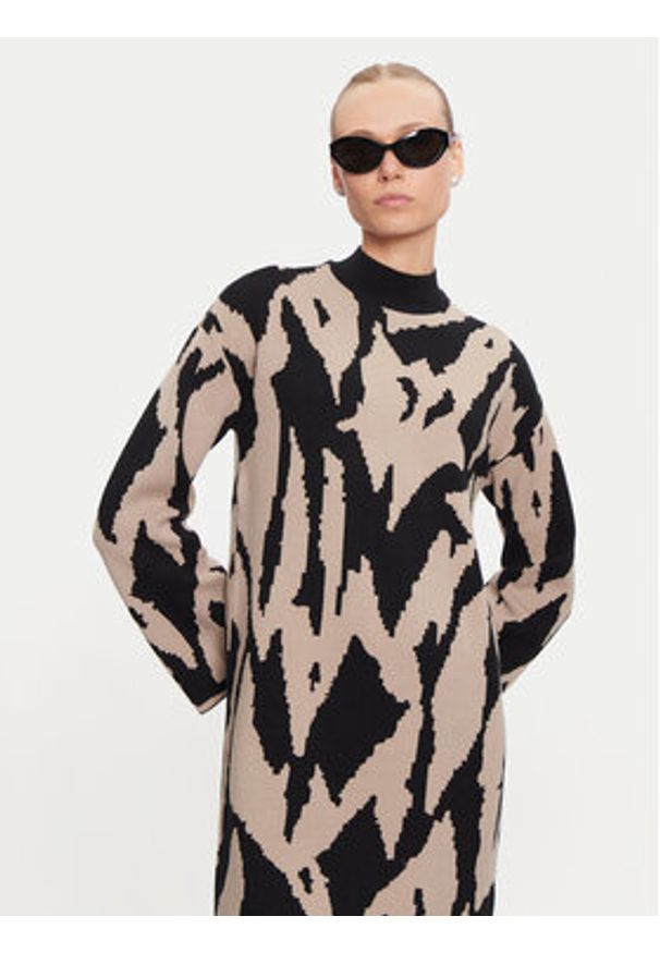 Vero Moda Sukienka dzianinowa Gold New Art 10311362 Beżowy Loose Fit. Kolor: beżowy. Materiał: syntetyk, wiskoza