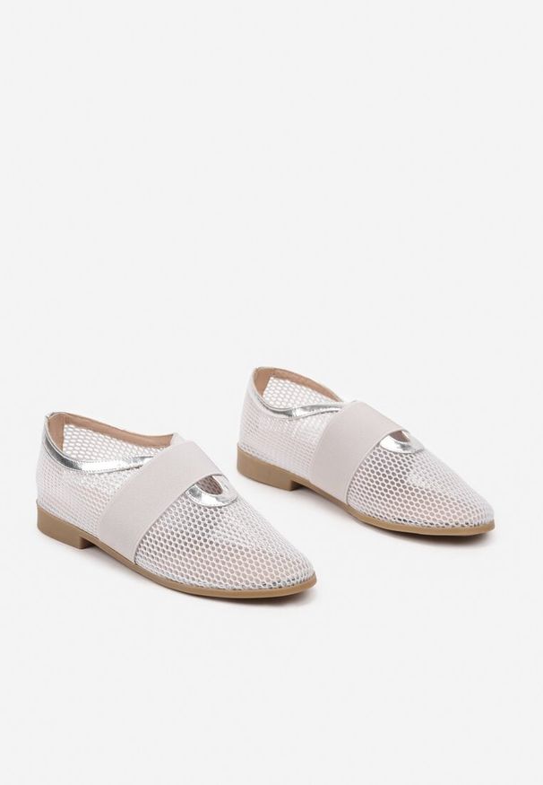 Born2be - Srebrne Balerinki Siateczkowe z Elastycznym Paskiem Lavesi. Okazja: na co dzień. Nosek buta: okrągły. Zapięcie: pasek. Kolor: srebrny. Materiał: jeans. Wzór: aplikacja. Styl: casual, elegancki. Wysokość obcasa: bez obcasa