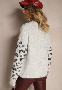 Renee - Szary Sweter z Wełną Ozdobiony Cekinowym Wzorem w Panterkę Issanoria. Okazja: na co dzień. Kolor: szary. Materiał: wełna. Długość rękawa: długi rękaw. Długość: długie. Wzór: motyw zwierzęcy, aplikacja. Styl: klasyczny, casual, elegancki #4