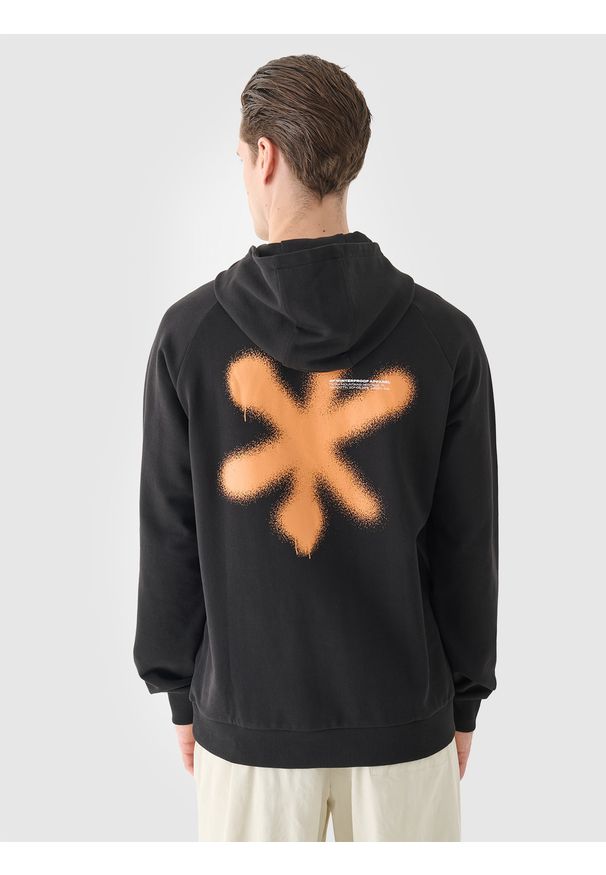 4f - 4F Bluza dresowa nierozpinana z kapturem męska - czarna XXL. Okazja: na co dzień. Typ kołnierza: kaptur. Kolor: czarny. Materiał: dresówka. Długość rękawa: raglanowy rękaw. Wzór: gładki, nadruk, ze splotem. Styl: sportowy, casual