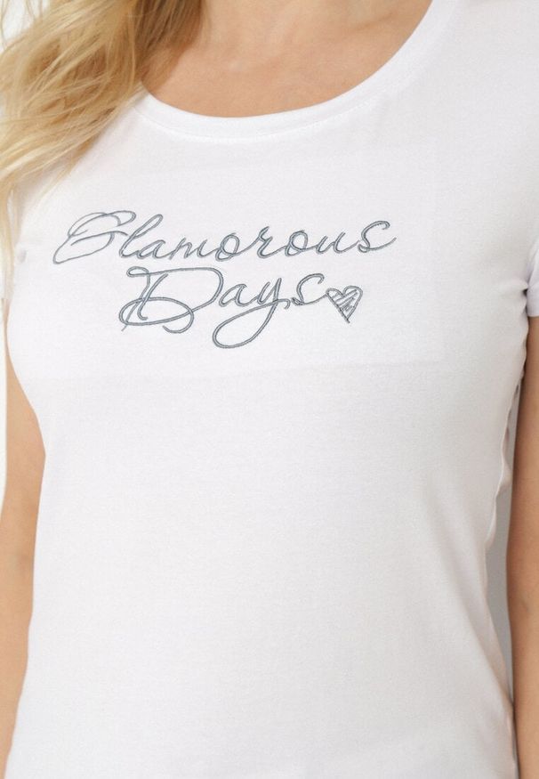 Born2be - Biały T-shirt z Bawełny z Ozdobnym Napisem Asemi. Okazja: na co dzień. Kolor: biały. Materiał: bawełna. Wzór: napisy. Styl: casual