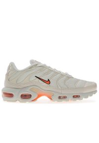 Buty męskie Nike Air Max Plus DM0032-019 - białe. Kolor: biały. Materiał: guma, syntetyk, materiał. Szerokość cholewki: normalna. Sezon: lato. Model: Nike Air Max