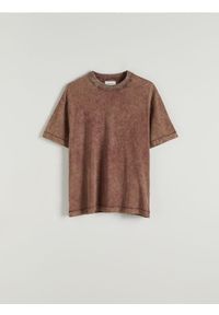 Reserved - T-shirt boxy z efektem sprania - brązowy. Kolor: brązowy. Materiał: bawełna, dzianina