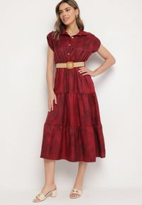 Born2be - Bordowa Sukienka Ozdobiona Plecionym Paskiem i Guzikami Filianea. Okazja: na co dzień. Kolor: czerwony. Materiał: jeans. Wzór: aplikacja. Styl: elegancki, casual