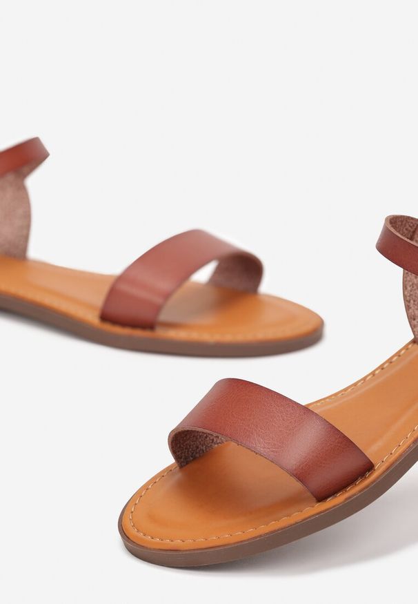 Born2be - Brązowe Sandały ze Sprzączką Rinnil. Zapięcie: sprzączka. Kolor: brązowy. Styl: elegancki, klasyczny