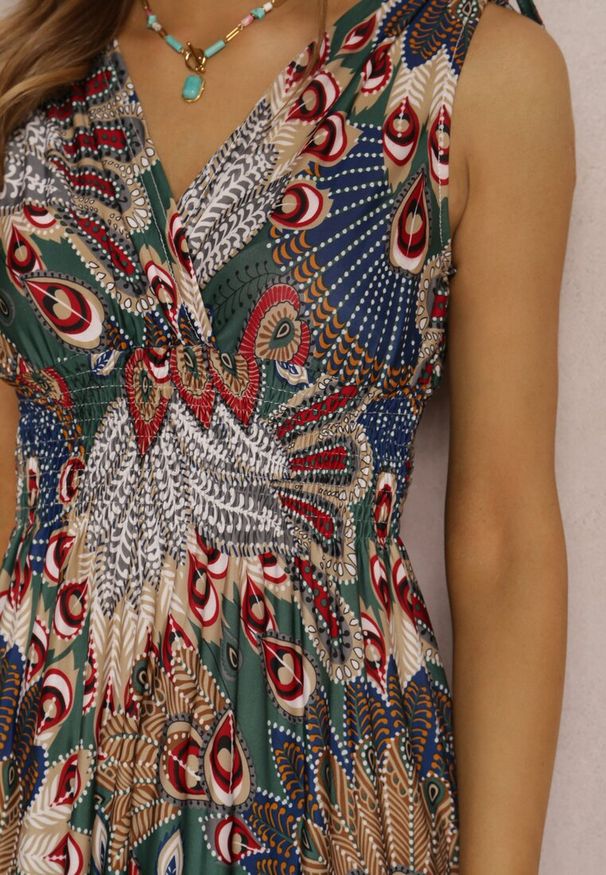 Renee - Zielona Sukienka Phoebothoe. Okazja: na spacer. Kolor: zielony. Długość rękawa: bez rękawów. Wzór: aplikacja, kolorowy. Sezon: lato. Typ sukienki: kopertowe. Styl: wakacyjny. Długość: mini