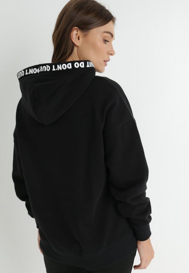 Born2be - Czarna Bluza z Kapturem Ruzha. Typ kołnierza: kaptur. Kolor: czarny. Materiał: tkanina, polar, bawełna. Wzór: nadruk. Styl: elegancki
