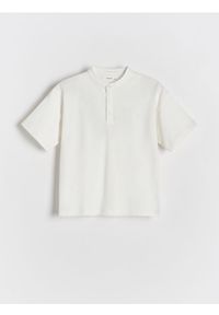 Reserved - Bawełniany t-shirt henley - złamana biel. Typ kołnierza: typu henley. Materiał: bawełna