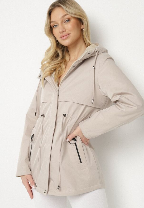 Born2be - Beżowa Kurtka Parka Dwustronna Korilea. Okazja: na co dzień. Kolor: beżowy. Wzór: gładki. Styl: elegancki, klasyczny, casual