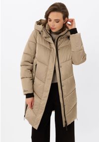 Volcano - Długi płaszcz J-DILA. Okazja: na co dzień. Kolekcja: plus size. Kolor: beżowy. Materiał: włókno, poliester, materiał. Długość: długie. Sezon: zima. Styl: casual