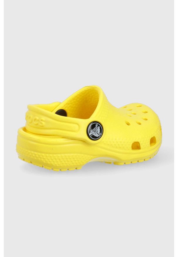 Crocs klapki dziecięce kolor żółty. Kolor: żółty. Materiał: guma, materiał. Wzór: gładki. Obcas: na obcasie. Wysokość obcasa: niski