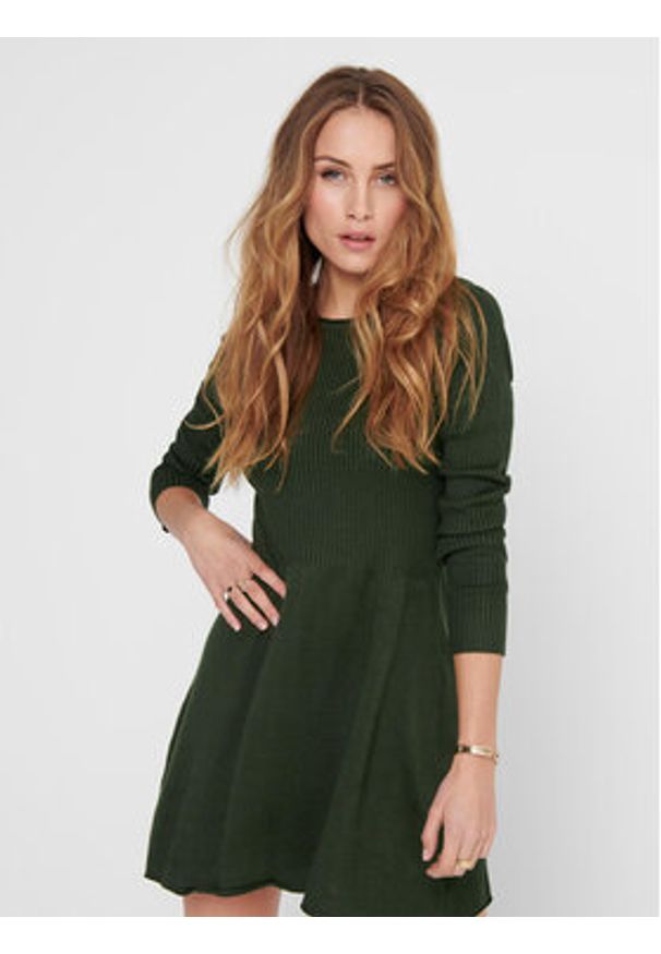 only - ONLY Sukienka dzianinowa 15185761 Zielony Regular Fit. Kolor: zielony. Materiał: wiskoza