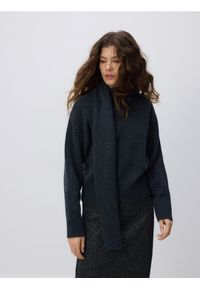 Reserved - Wełniany sweter z szalem - ciemnoszary. Kolor: szary. Materiał: wełna #1