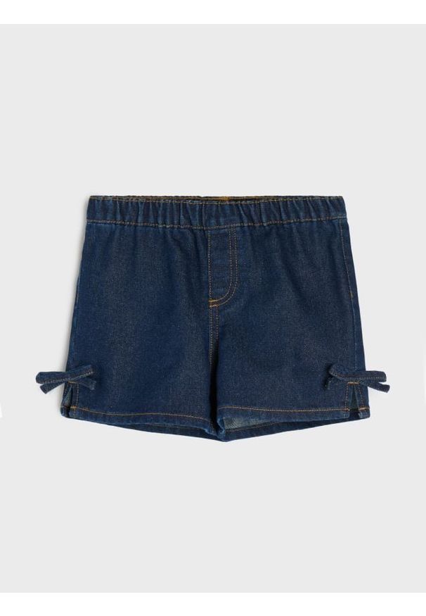 Sinsay - Szorty jeansowe z domieszką wiskozy - granatowy. Kolor: niebieski. Materiał: wiskoza, jeans