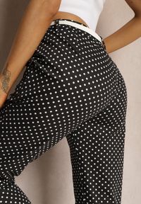 Renee - Czarno-Białe Spodnie we Wzór w Kropki Skinny Regular Waist z Materiałowym Paskiem Vloen. Kolor: czarny. Materiał: materiał. Wzór: kropki