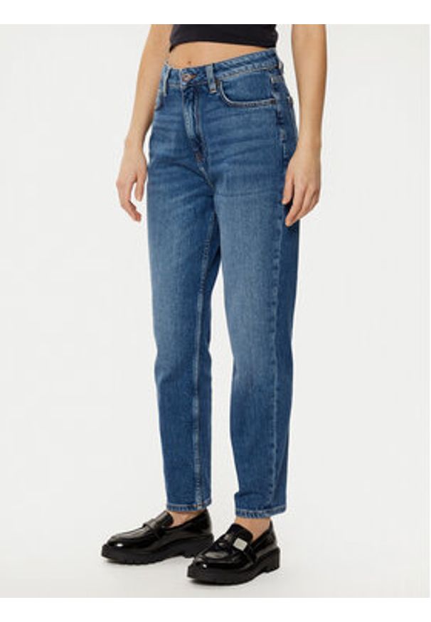 Hugo - HUGO Jeansy Noe_B 50520614 Niebieski Mom Fit. Kolor: niebieski