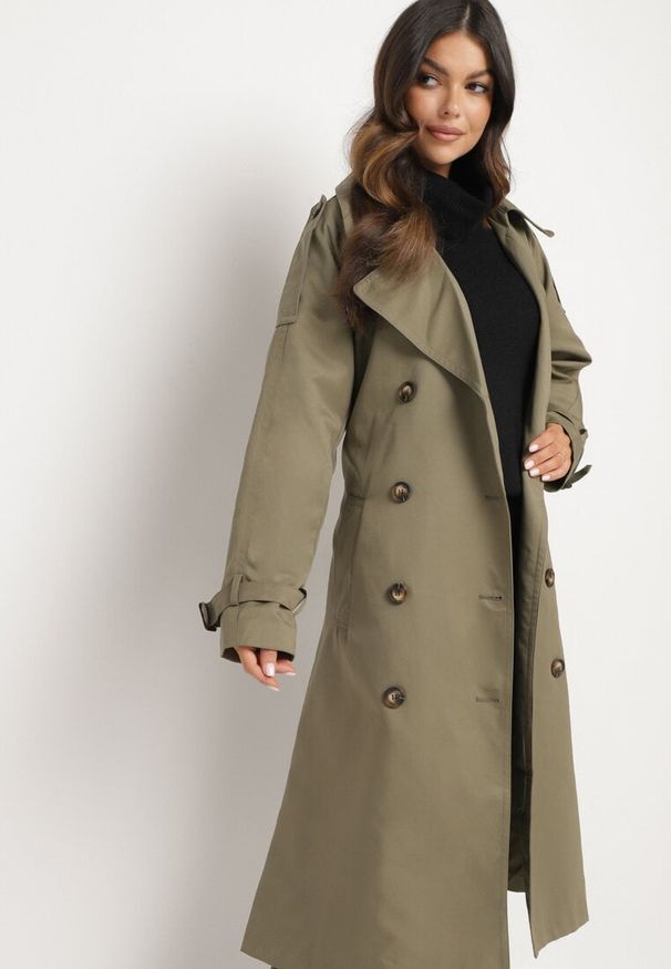 Born2be - Zielony Dwurzędowy Płaszcz Trencz o Oversizowym Kroju z Paskiem Inathara. Okazja: na co dzień, do pracy, na spacer. Kolor: zielony. Materiał: jeans. Wzór: aplikacja. Styl: casual, klasyczny