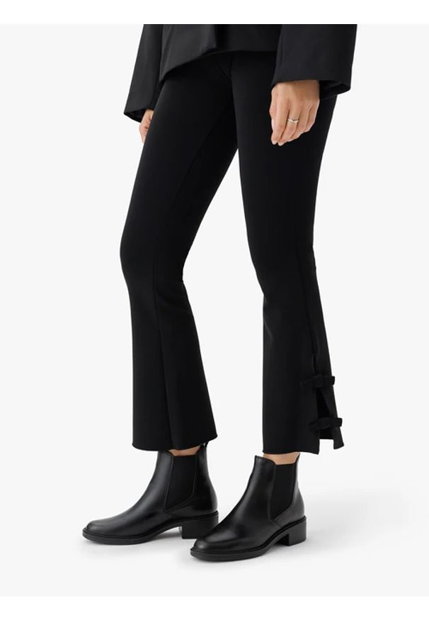 Ryłko - Czarne sztyblety na niskim obcasie. Nosek buta: okrągły. Kolor: czarny. Materiał: skóra. Szerokość cholewki: normalna. Obcas: na obcasie. Styl: street. Wysokość obcasa: niski