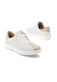 Półbuty damskie Wasak, z perforowaną cholewką na lekkiej elastycznej podeszwie z bocznym zamkiem i subtelnymi wstawkami, białe, 0812. Okazja: na spacer, na co dzień. Zapięcie: zamek. Kolor: biały. Materiał: skóra. Szerokość cholewki: normalna. Wzór: grochy. Styl: casual, elegancki, klasyczny #7