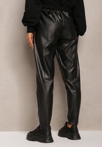 Renee - Czarne Spodnie z Imitacji Skóry z Gumką w Talii Kadni. Kolor: czarny. Materiał: polar #3