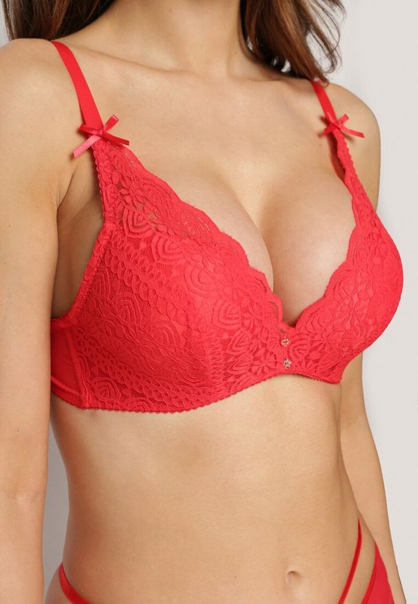 Renee - Czerwony Biustonosz Push Up z Ozdobną Koronką Herjana. Kolor: czerwony. Materiał: koronka. Rodzaj stanika: push-up. Wzór: koronka