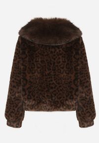 Born2be - Brązowa Panterkowa Kurtka Futerko o Krótkim Kroju z Ozdobnymi Zapięciami Otiluna. Okazja: na co dzień. Kolor: brązowy. Materiał: futro. Długość: krótkie. Wzór: motyw zwierzęcy. Styl: casual #6