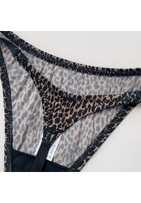 Intica - Stringi biodrówki z delikatnych materiałów niewidoczne pod ubraniem Viole. Kolor: czerwony. Materiał: materiał #10