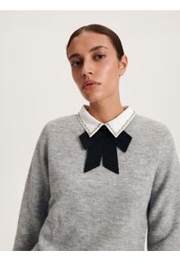 Reserved - Sweter z ozdobnym kołnierzem - szary. Kolor: szary. Materiał: dzianina. Wzór: gładki #1