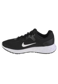 Buty do biegania męskie Nike Revolution 6. Zapięcie: sznurówki. Kolor: biały, wielokolorowy, czarny. Materiał: materiał, syntetyk, tkanina. Szerokość cholewki: normalna. Model: Nike Revolution