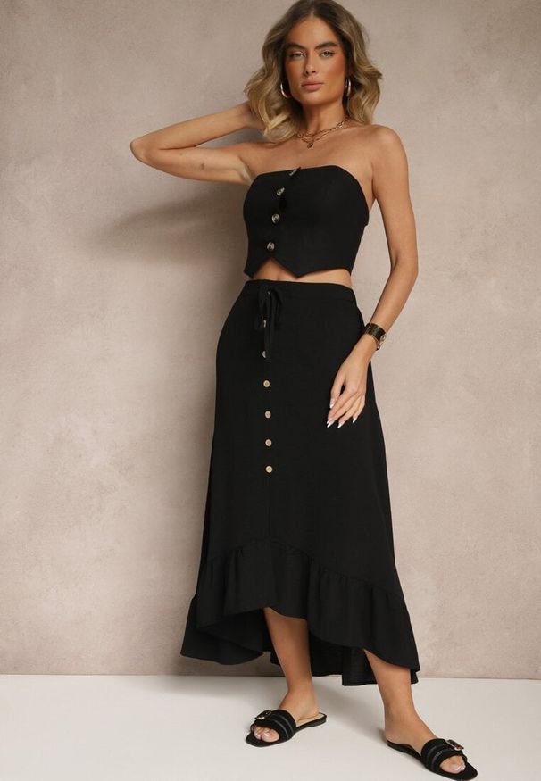 Renee - Czarna Spódnica z Przedłużonym Tyłem Zdobiona Falbanami i Guzikami Maleira. Okazja: na co dzień. Kolor: czarny. Wzór: aplikacja. Styl: casual, boho, elegancki