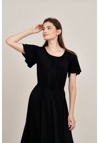 Marie Zélie - Sukienka Pola czarna mikromodal. Kolor: czarny. Materiał: wiskoza, dzianina, elastan, włókno, skóra. Długość rękawa: krótki rękaw. Długość: midi #3